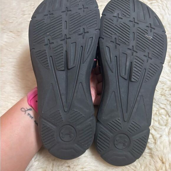 Under Armour Black Slides with Pink Logo - Picture 5 of 6